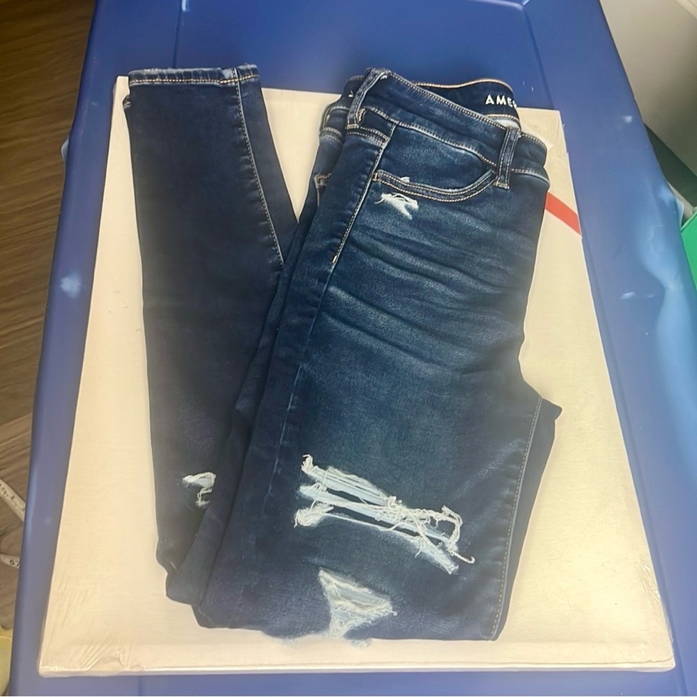 American Eagle distressed Jeans
